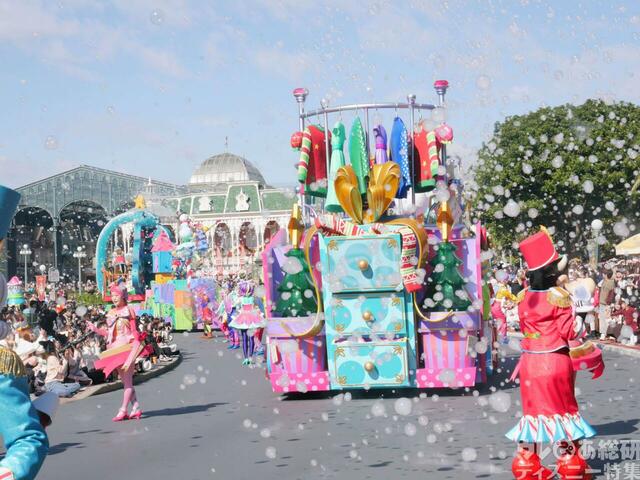 東京ディズニーランド「トイズ・ワンダラス・クリスマス！」の模様：東京ディズニーリゾートのクリスマス