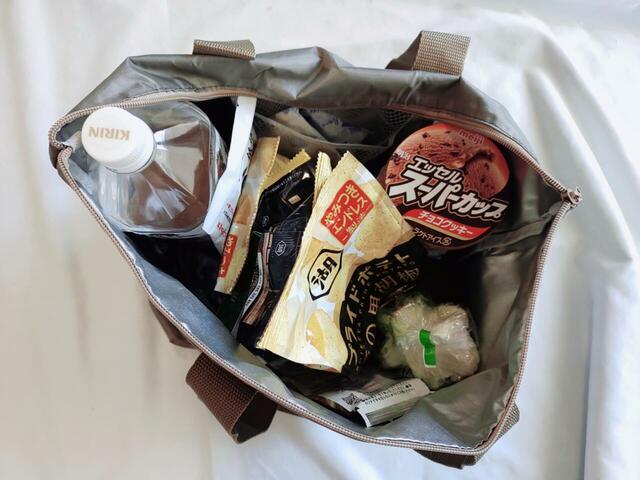 大きめのお菓子などもラクラク入る