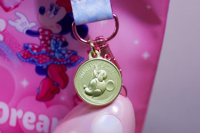 グミキャンディ、ミニスナックケース付き 1400円|ミニーちゃんのチャーム付き