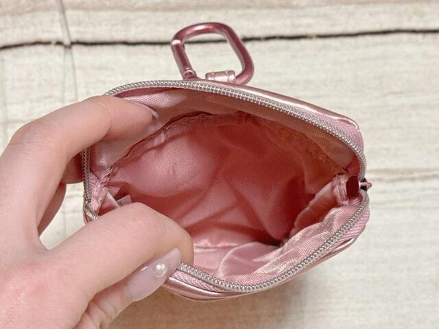 リップやハンドクリームを入れるのにぴったりなサイズ感