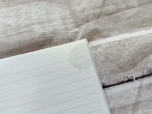 ノートの中もいちごが描かれています！