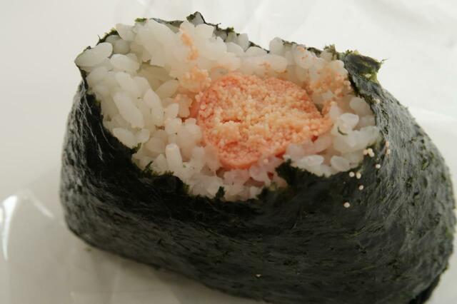 ジャンボおにぎり(焼たらこ)390円　たらこがたっぷり