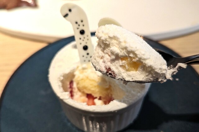 ハイアット セントリック 銀座 東京「すみだ水族館コラボアフタヌーンティー」チンアナゴのショートケーキ