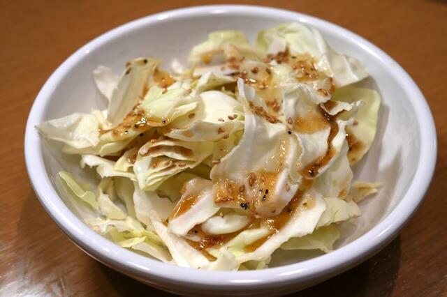 【焼肉きんぐ パリパリ旨塩キャベツ】タレたっぷりで嬉しい！