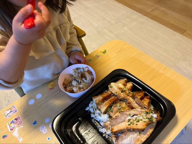 【ロピア やわらか焼豚めし】子どもも食べられる味付けで嬉しいですね