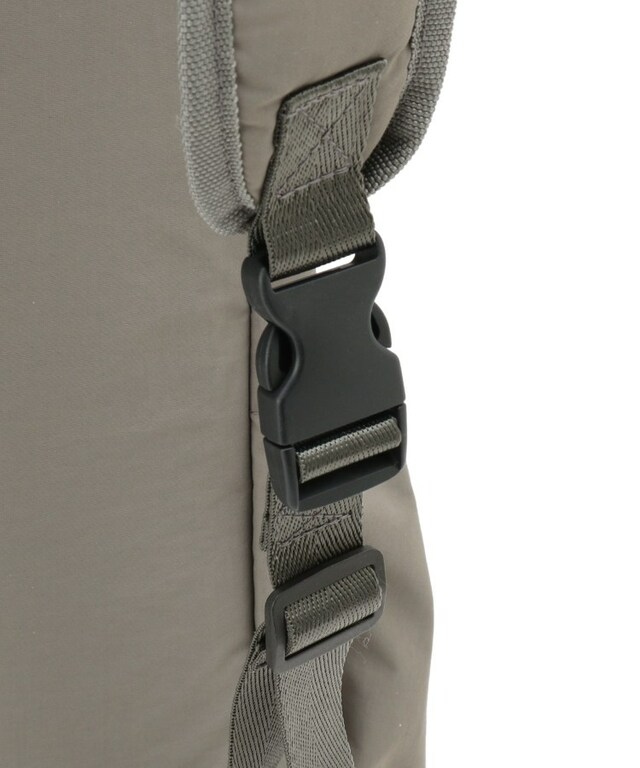 【SHOO・LA・RUE「ワンタッチショルダー自立リュック」5,989円】ワンタッチでリュックを下ろせるショルダーストラップを採用