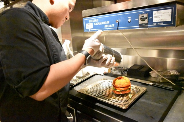 激辛マヨネーズが入った注射器