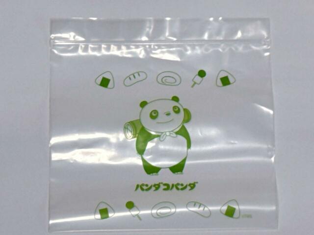 Sサイズはパッケージと同じでいらずと入りデザイン。ちょこんと佇むパンちゃんが愛らしい♪
