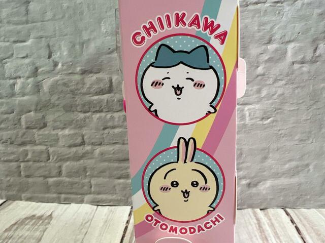 【付録 ちいかわ自動販売機】右側にはハチワレとうさぎのイラストが！