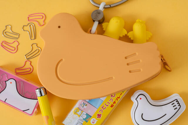 「小物入れにも!」<価格:1,500円(税込)>【これは魅力の限定商品!鳩サブレーを連れて歩けるシリコンポーチ「はとっこ」が、2026年8月10日より販売スタート!】