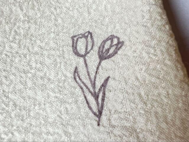 【セリア キンチャク サテンリボン 英字&花】薄い紫色がポーチにぴったり