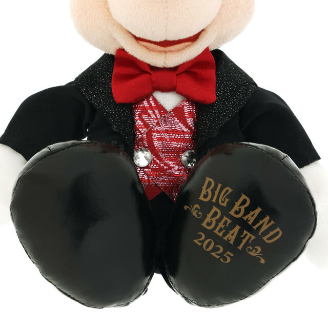 ぬいぐるみバッジ 2,700円｜東京ディズニーシー「ビッグバンドビート」グッズ｜販売店舗：東京ディズニーシー「エンポーリオ」｜発売日：2025年8月1日（金）