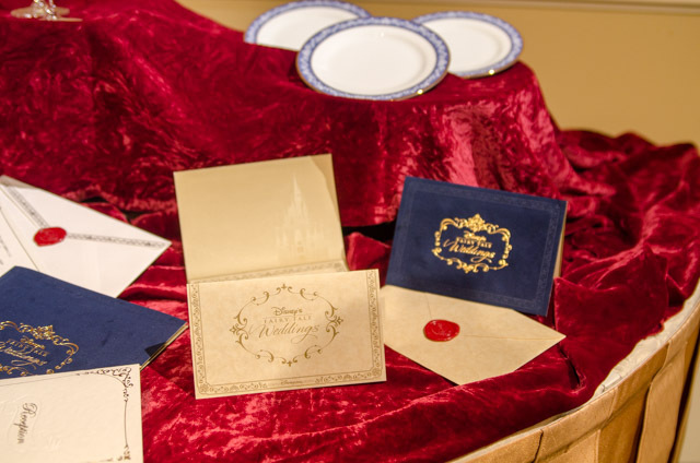 東京ディズニーランドホテル宴会場「シンデレラドリーム」でのウェディングプログラム「ディズニー・ロイヤルドリーム・ウェディング」©Disney