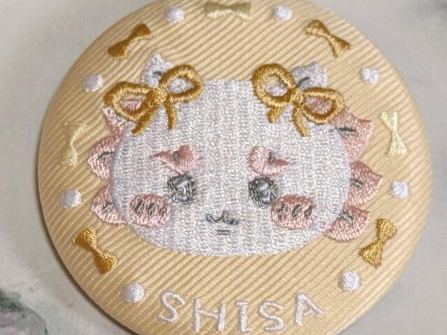 いつも元気なシーサーですが、リボンをつけておめかししているのもかわいいですね♪