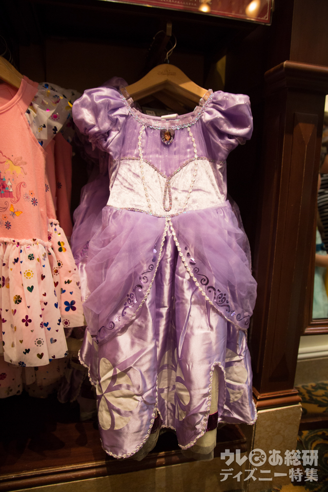 特に人気が高いのはドレス