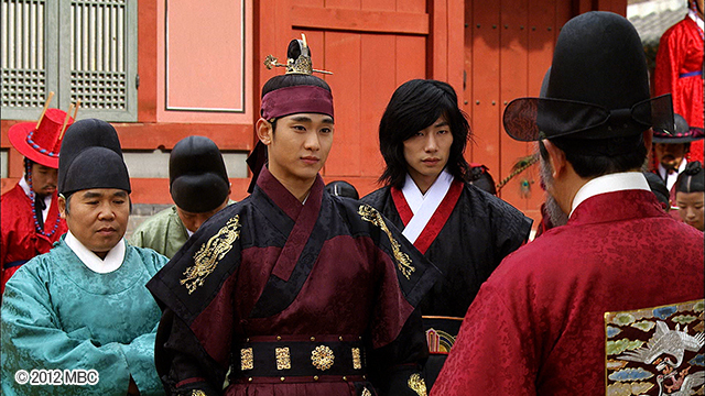 『太陽を抱く月』　© 2012 MBC