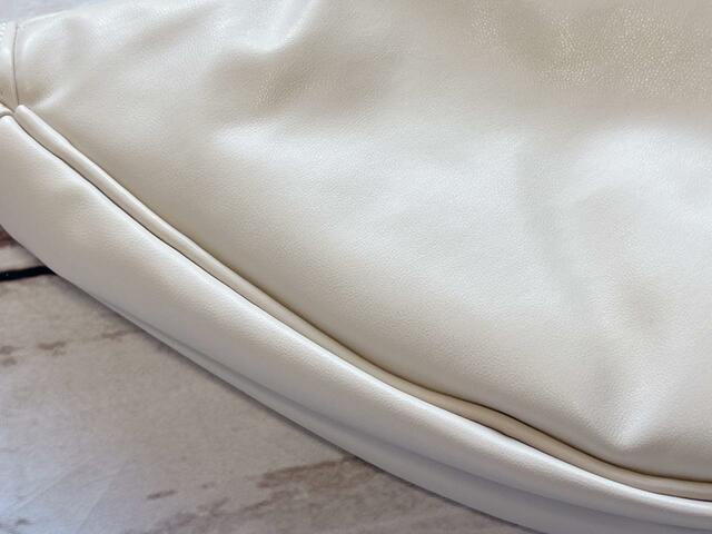 新色のオフホワイトをゲット！