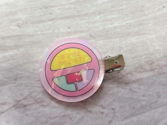 素材はアクリル樹脂