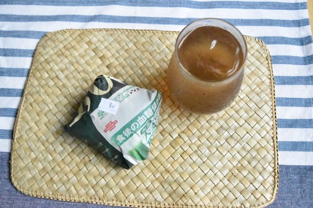 酵素ドリンクと玄米のおにぎり