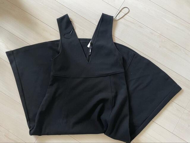【UNIQLO ブラッシュドジャージージャンパースカート】ブラックのLサイズを購入しました