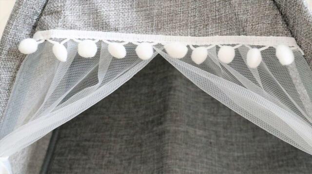 【SHEIN ポンポンペットテント】入り口にポンポンとレースカーテンがある！