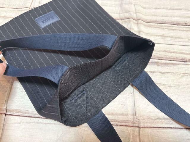 【カルディ ウィンターバッグ】内ポケットはなく、背面も装飾はないシンプルなデザインです