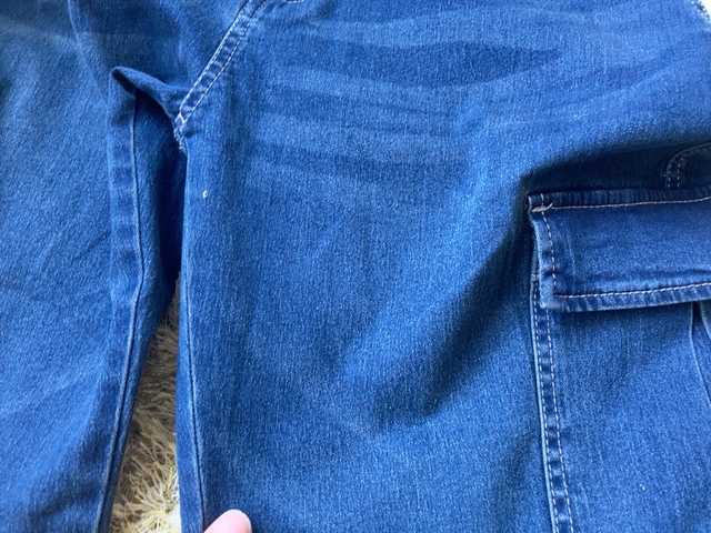 【ワークマン レディース冷感ストレッチデニムパンツ】一般的なデニムより生地はやや薄めで軽いです