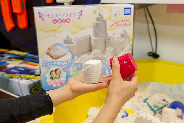 【知育・幼児玩具】部門9位 サンズ・アライブ ～天使の砂～サンドキャッスル～／5800円／タカラトミー