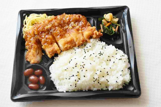 299円とは思えないご飯の量。