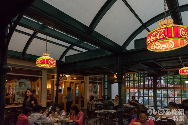 メインストリートUSA「メインストリート・コーナー・カフェ」｜香港ディズニーランド・リゾート