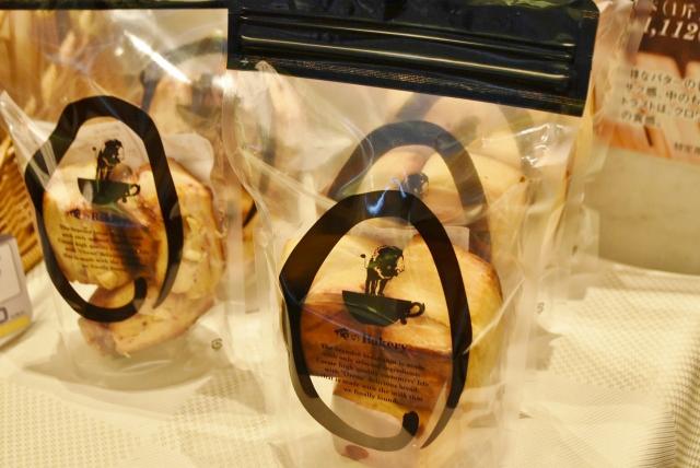 左から「苺とホワイトチョコのビスケット」税込450円、「クロワッサンビスケット」税込380円／俺のBakery