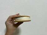 【ローソン ウチカフェ アーモンドアイスサンド】食べやすい厚さのアイスサンド