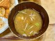 【オーガニックレストラン「広場」】豆腐と長ネギの味噌汁。高級食材など何ひとつ使っていないけど、出汁がおいしかった