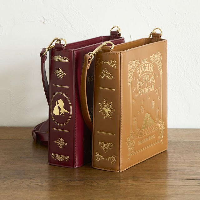 ストーリーブック型ショルダーバッグ（選べるキャラクター）｜￥9,990（税込）