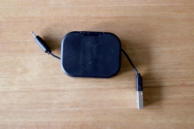 【ダイソー】充電専用リール式スタンド付きライトニングケーブル／200円