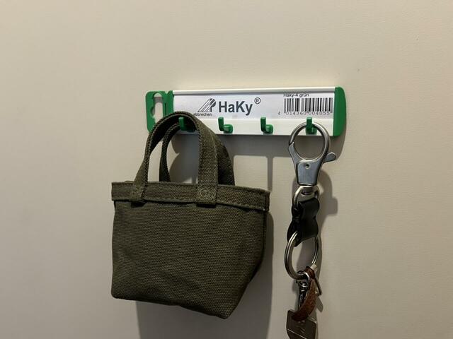 【無印良品 ミニ　帆布　トートバッグ】小物をバッグにまとめ、玄関の吊り下げ収納にかけておくのも便利！これだけで忘れ物が激減しました