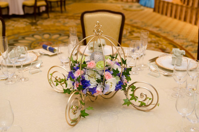 東京ディズニーランドホテル宴会場「シンデレラドリーム」でのウェディングプログラム「ディズニー・ロイヤルドリーム・ウェディング」©Disney