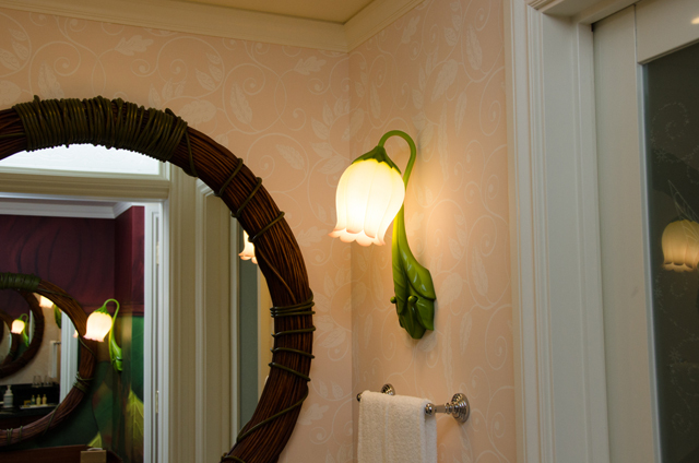 東京ディズニーランドホテル「ディズニーティンカーベルルーム」©Disney