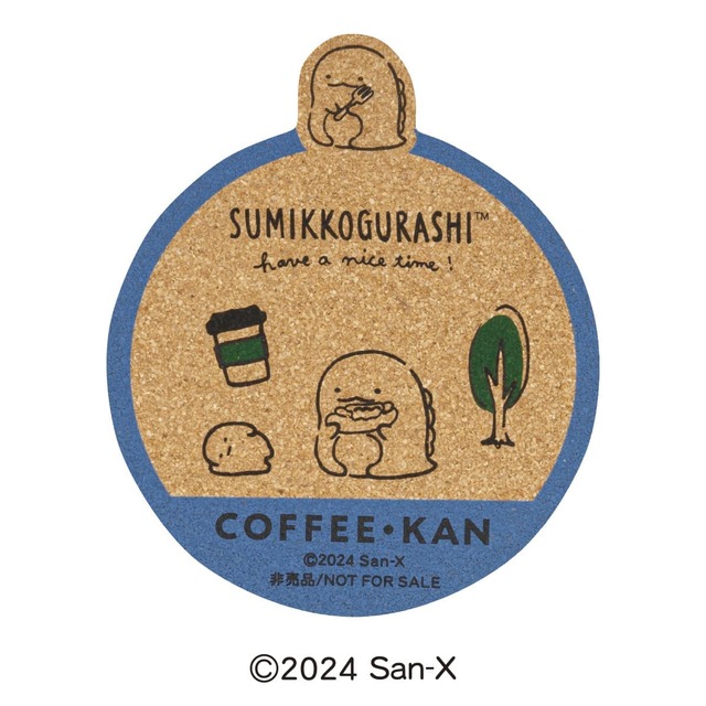 【すみっコぐらし×珈琲館 コラボレーション第2弾】ホットドッグを食べる“とかげ”と、ごろんと転がる“たぴおか”