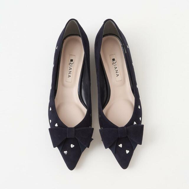 「リボンフラットシューズ」ネイビー 18,600円(税込)