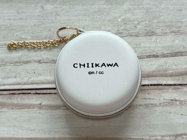 【しまむら：ガジェットポーチ（ちいかわ）】裏面にはCHIIKAWAのロゴが♡