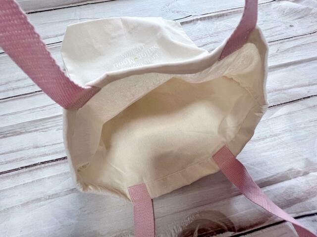 内側はポケットがないシンプルな作り【3COINS×セーラームーン】トートBAG/550円(税込)