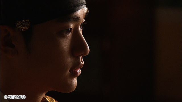 『太陽を抱く月』　© 2012 MBC