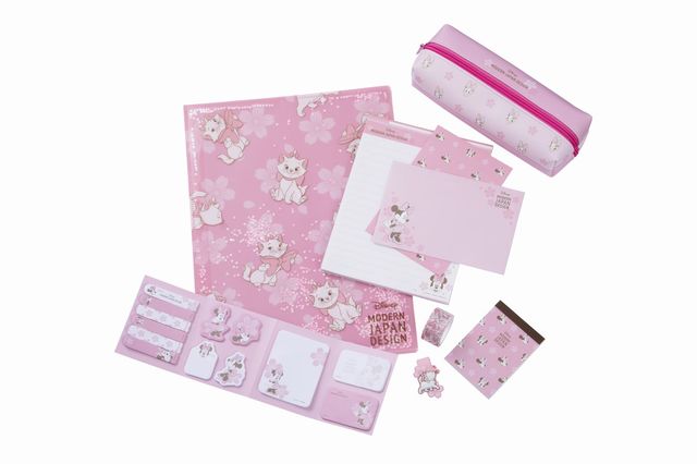 A4スパンコールクリアファイル　ディズニーマリー 462円、ペンケース　デイジー 1,628円、インデックス付箋　ミニー 605円、ボリュームパックレター　ミニー 495円、フレークマスキングテープ　デイジー 550円、メモ　ミニー 143円
