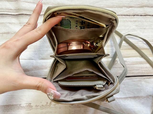 お札は内側のポケットに直接入れても◎