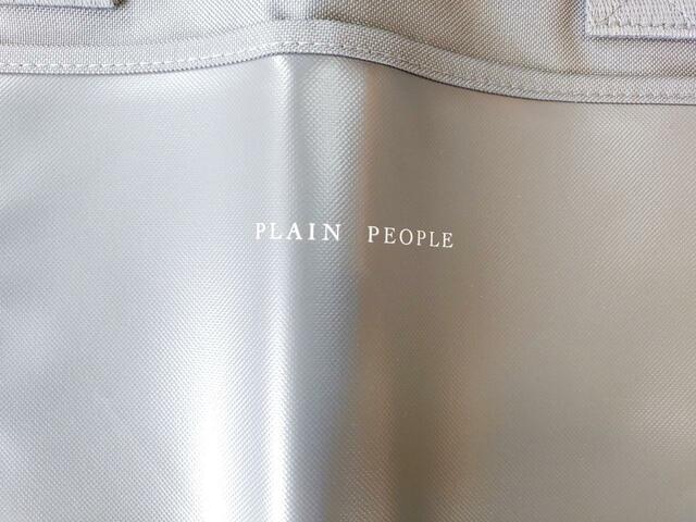 中央部に、シンプルなロゴつき『大人のおしゃれ手帖』10月号：付録「PLAIN PEOPLE（プレインピープル）」多機能おしゃれトートバッグ