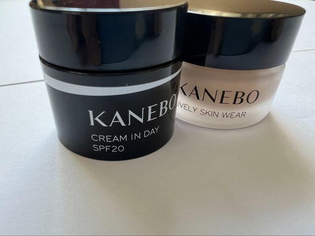 【カネボウ クリーム インデイ　カネボウ ライブリースキン ウェア】容器がサンプルとは思えないほどしっかりしている