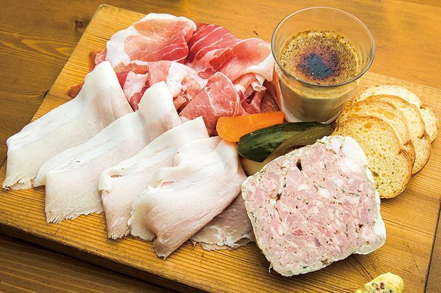 「熟成肉」の名店／LB6 エルビーシックス（六本木）　シャリュキュトリー4種盛り合わせ  1580円（税別）