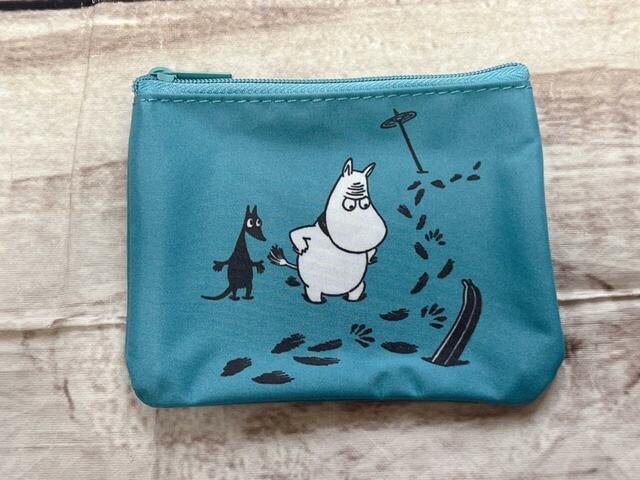 小サイズポーチは(約)縦9.5cm×横12cm