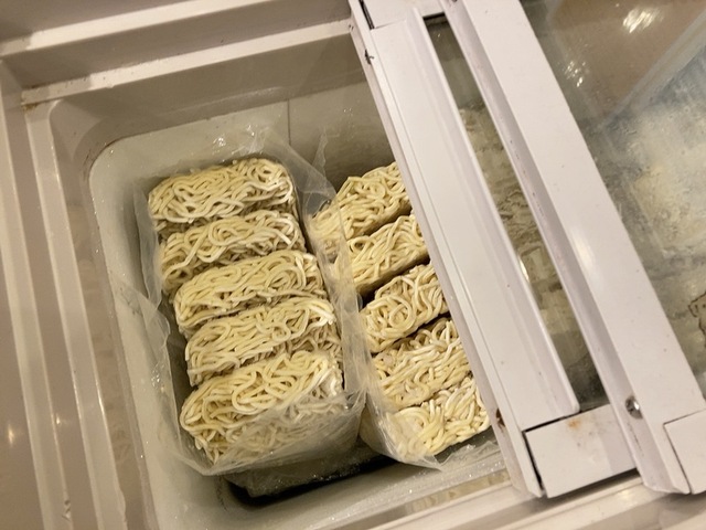 【すたみな太郎】冷凍麺と麺を茹でるコーナーがあります